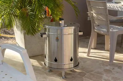 a trash can on the ground next to a chair at Ilukas & Resort Villas in Coveñas