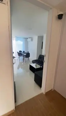 a living room with a couch and a table at Apartamento en Coveñas in Coveñas