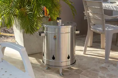 a trash can sitting next to a chair and a table at Cabaña privada & Villas Iluka in Coveñitas