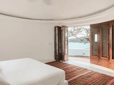 a bedroom with a bed and a large window at Isla Pelícano in Isla Grande