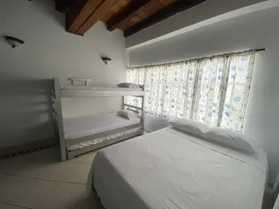 a bedroom with two bunk beds and a window at Muy cerca del mar, areopuerto y centro histórico in Cartagena de Indias