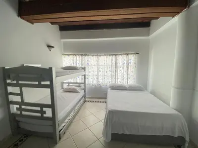 a bedroom with two bunk beds and a window at Muy cerca del mar, areopuerto y centro histórico in Cartagena de Indias