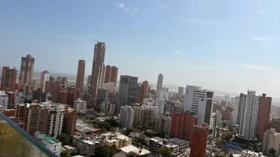 a view of a large city with tall buildings at Amplio y hermoso apartamento para disfrutar in Barranquilla