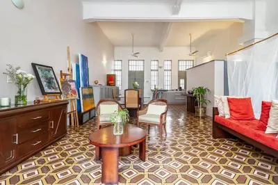 a living room with a red couch and a table at Loft en Corazón de Ciudad Antigua in Cartagena de Indias