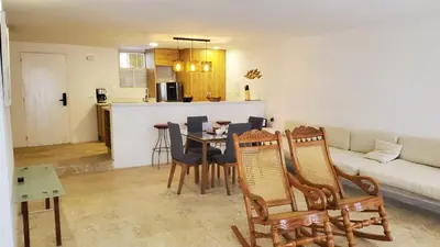 a living room with a table and chairs and a kitchen at Apartamento en Las Bovedas in Cartagena de Indias