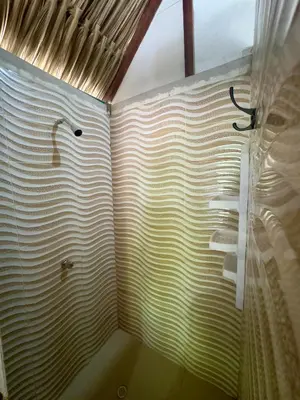 a small bathroom with a shower and a shower at Palma Plata islas del Rosario in Isla Grande