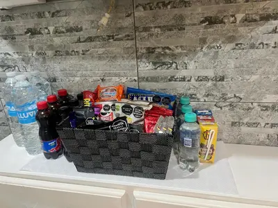 a basket of drinks and bottles on a counter at Apartamento con vista al mar Cartagena piscina in Cartagena de Indias
