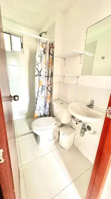 a white bathroom with a toilet and a sink at Apartamento amoblado cerca al mar in Cartagena de Indias