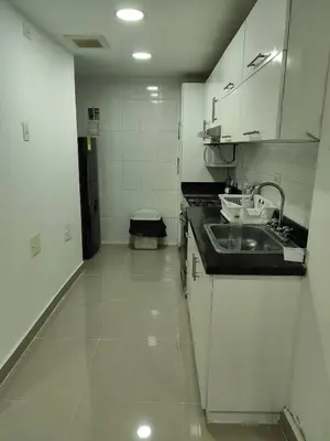 a small white kitchen with a sink and a counter at EM3-2G APARTAMENTO DE 4 HAB EN ZONA RESIDENCIAL CON AIRE ACONDICIONADO Wifi Y PARQUEADERO in Cartagena de Indias