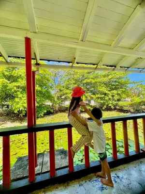 a boy and a girl sitting on a rail at Cerca a Coveñas- Cabaña El Paraiso - Mar - Arena in San Antero