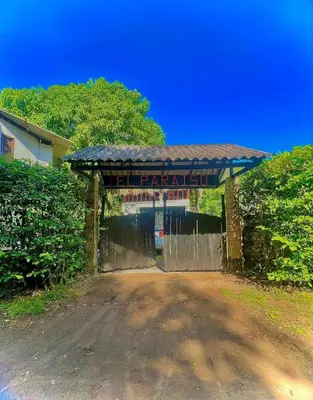 a garage with a gate in front of a house at Cerca a Coveñas- Cabaña El Paraiso - Mar - Arena in San Antero