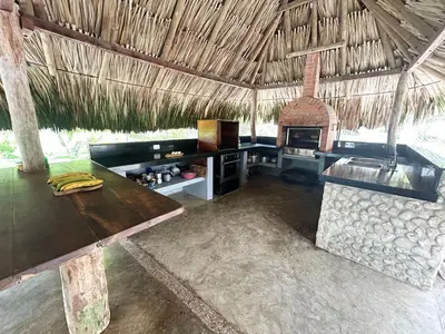 a kitchen with a stove and a grill in a hut at La Felicidá in Cartagena de Indias