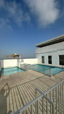 a swimming pool in front of a building at Apartamento amoblado cerca al mar in Cartagena de Indias