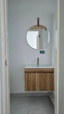 a bathroom with a sink and a mirror at MR1-4G APARTAMENTO CERCA LA LAGO CON AIRE ACONDICIONADO Y WIFi in Cartagena de Indias
