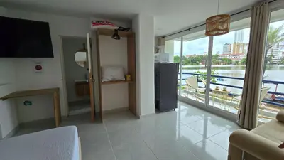a living room with a view of a balcony at MR1-4G APARTAMENTO CERCA LA LAGO CON AIRE ACONDICIONADO Y WIFi in Cartagena de Indias