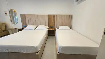 a room with two beds in a room with at MR1-4G APARTAMENTO CERCA LA LAGO CON AIRE ACONDICIONADO Y WIFi in Cartagena de Indias