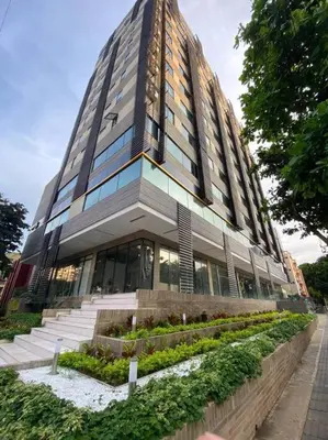a tall building with a staircase in front of it at Fantástico apartamento entero en el norte de la ciudad in Barranquilla