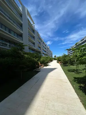 an empty sidewalk in front of a building at Lujo y relax frente al mar en Morros Eos in Cartagena de Indias