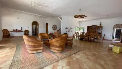 a living room with chairs and a dining room at Casa frente a la playa, San Antero Cordoba in San Antero