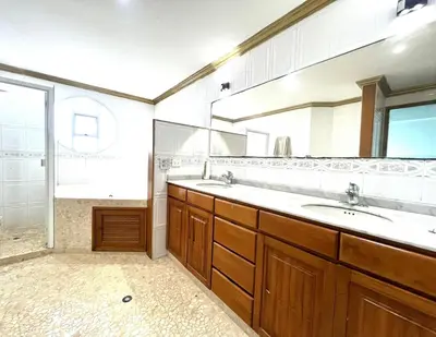 a bathroom with two sinks and a large mirror at Private House - 4 Pisos - 100 Mts de la playa in Cartagena de Indias