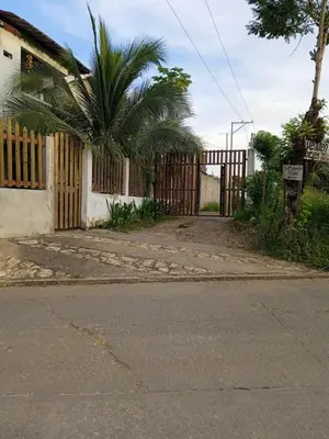 a gate to a house with a wooden fence at Caribean campestre in Calao