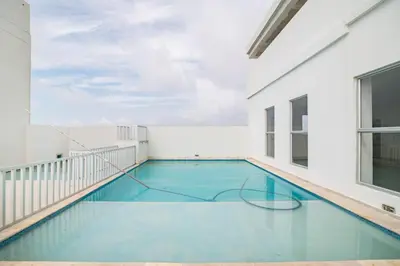 a swimming pool on the balcony of a building at Apto Torre Primi Cerca a la Playa, Aeropuerto y al Centro in Cartagena de Indias