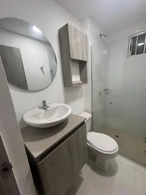 a bathroom with a sink and a toilet and a mirror at Bello apartamento con visita al mar in Cartagena de Indias