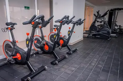 a row of exercise bikes in a gym at Porto Horizonte Suite 735 in Santa Marta