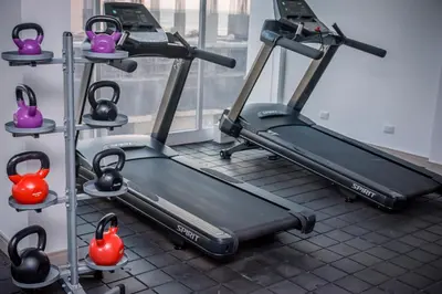 a gym with two treadmills and a treadmill at Porto Horizonte Suite 735 in Santa Marta
