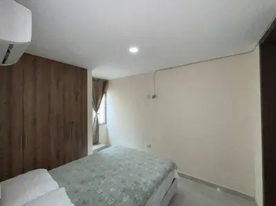a bedroom with a bed in the corner of a room at Hermosa casa con parqueadero en excelente ubicación in Barranquilla