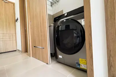 a washing machine sitting in a room next to a door at BaiaKristal - Kabo en Cartagena in Cartagena de Indias