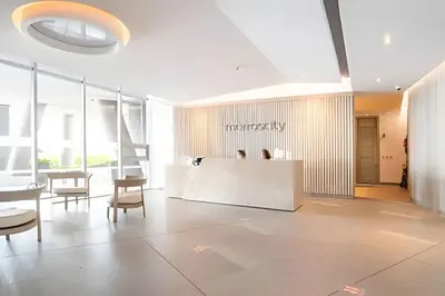 a lobby with a reception desk and chairs at Panoramic Sea View & Historic Center “Morros City” in Cartagena de Indias