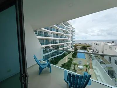 a balcony with chairs and a view of the ocean at Descanso frente al mar in Cartagena de Indias
