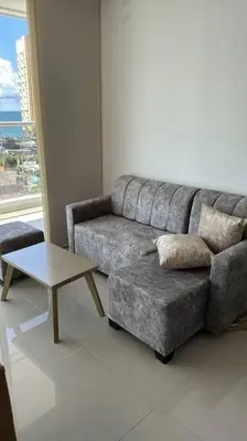 a living room with a couch and a coffee table at Apto playa Alojamiento en Cartagena in Cartagena de Indias