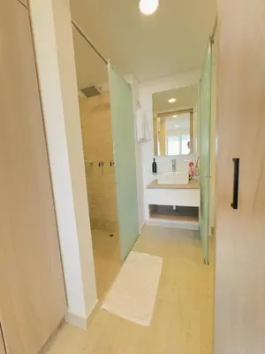 a bathroom with a shower and a sink and a mirror at Apartamento suite Cartagena - Cartagena Beach Resort in Cartagena de Indias