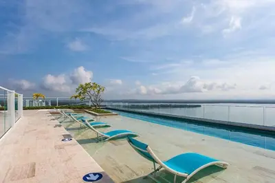 a row of lounge chairs sitting on top of a swimming pool at Cartagena Martinique - Hermoso apartamento con Jacuzzi en el Balcón! in Cartagena de Indias