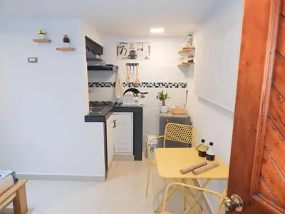 a small kitchen with a table and chairs at Studio Nurita Boston in Barranquilla