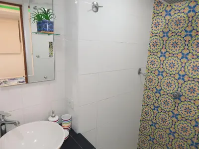 a bathroom with a sink and a shower at Studio Nurita Boston in Barranquilla