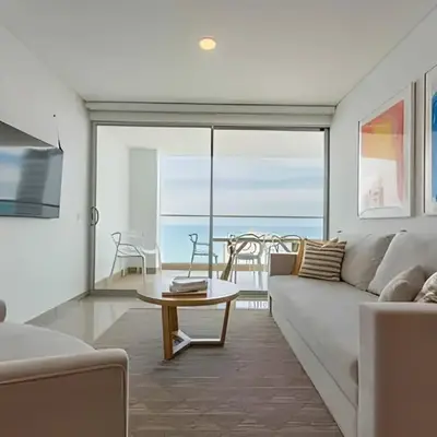 Modern 2BR next to the Walled City+Oceanside View
