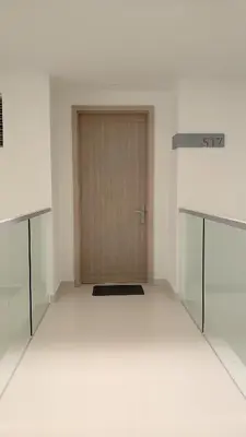 an empty room with a door in the middle at Apartamento Cartagena in Cartagena de Indias