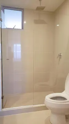 a bathroom with a shower and a toilet at Apartamento Cartagena in Cartagena de Indias