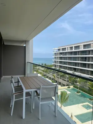 a balcony with a table and chairs and a view of the ocean at Apartamento en Cartagena in Cartagena de Indias