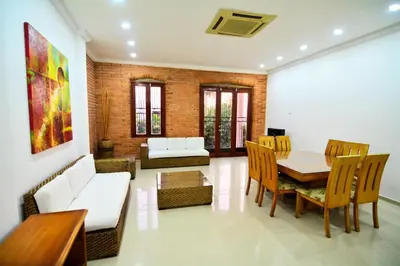 a living room with a table and chairs at Te la mereces, frente al mar in Cartagena de Indias