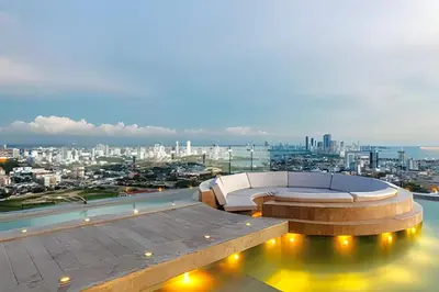 a view of a city from the roof of a building at Vista Centro Histórico Piso 21 Piscina Infinita in Cartagena de Indias