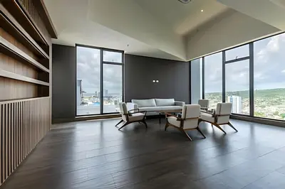 a dining room with a table and chairs and windows at Vista Centro Histórico Piso 21 Piscina Infinita in Cartagena de Indias