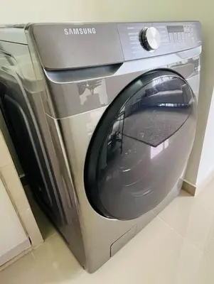 a washing machine is sitting on a counter at Tropical Oasis Barranquilla in Barranquilla