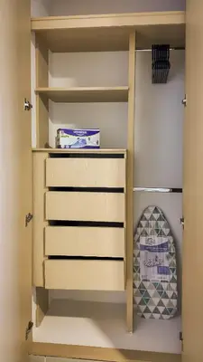 a closet with wooden shelves and a box at Precioso Apartamento Duplex en gran ubicación in Barranquilla