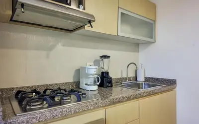 a kitchen counter with a stove and a sink at Precioso Apartamento Duplex en gran ubicación in Barranquilla