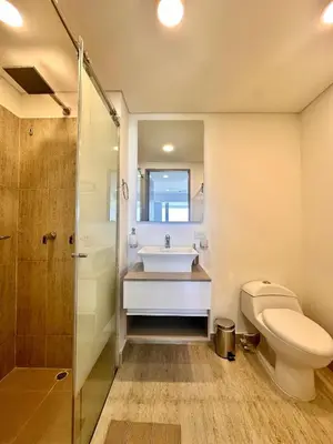 a bathroom with a toilet and a sink and a shower at Estilo caribeño con vista al aeropuerto y cerca del mar CB1333 in Cartagena de Indias