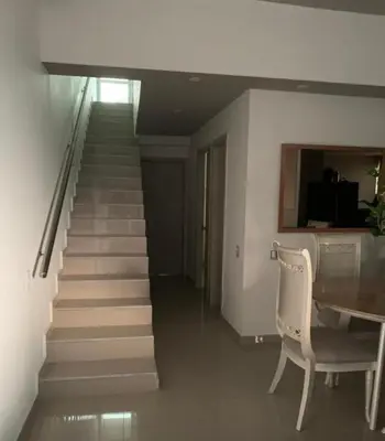 a stairway with a table and a chair and a staircase at Yuyos apartamentos acogedores in Barranquilla